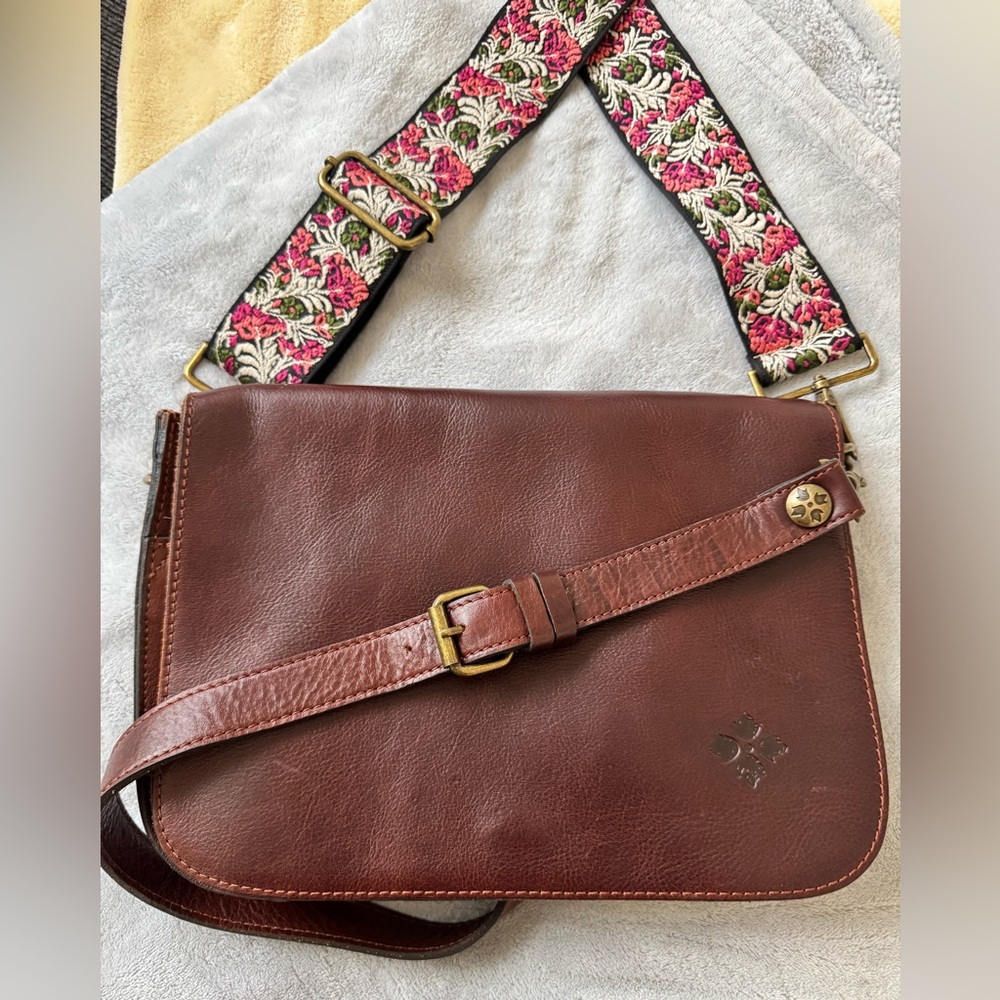 Patricia Nash like new saddle bag with guitar strap